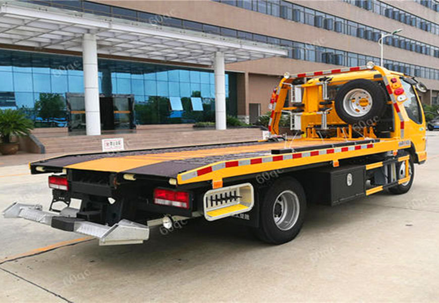 江淮駿鈴V7黃牌清障車(chē)后方位圖