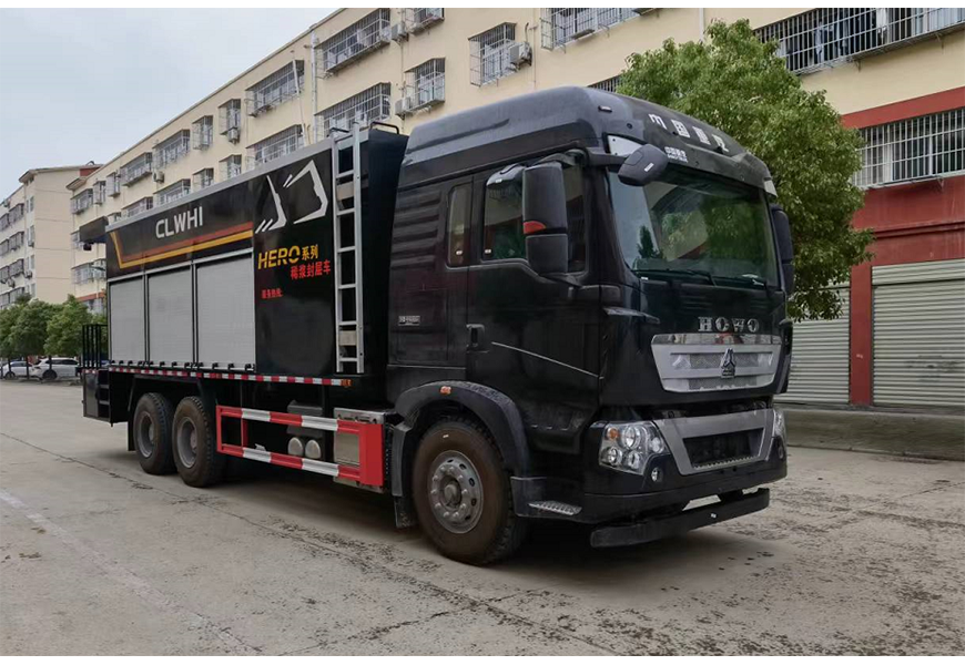 重汽豪沃后雙橋公路養(yǎng)護(hù)稀漿封層車(chē)