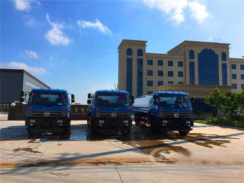 云南客戶批量訂購(gòu)的東風(fēng)后雙橋?yàn)⑺囀状伟l(fā)車3臺(tái)