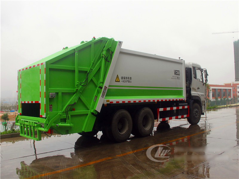 湖南大學(xué)新型多功能垃圾車(chē)交付